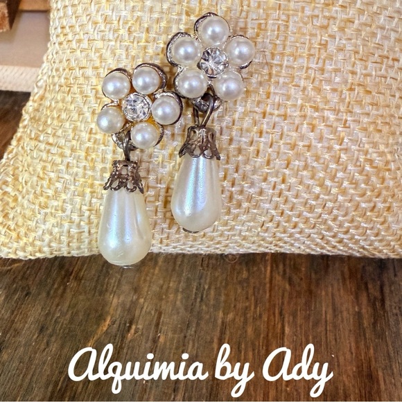 Alquimia by Ady Pearl Floral Earrings - Picture 1 of 1